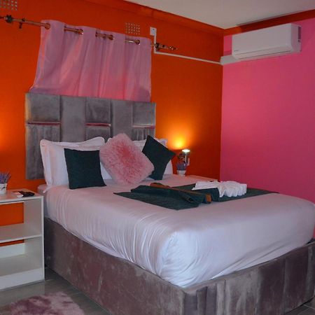 Chobe Kulotu Guest House Kasane Esterno foto