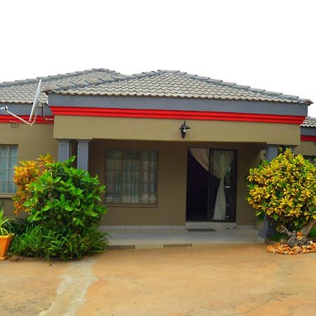 Chobe Kulotu Guest House Kasane Esterno foto