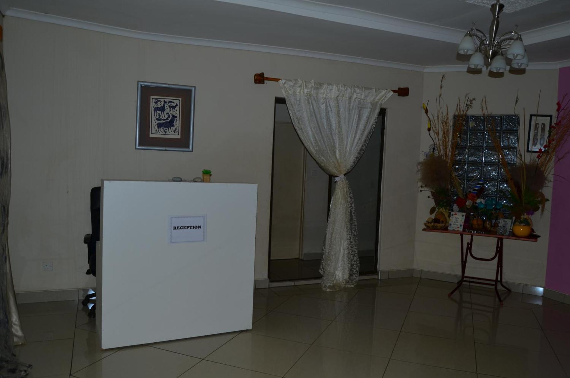 Chobe Kulotu Guest House Kasane Esterno foto