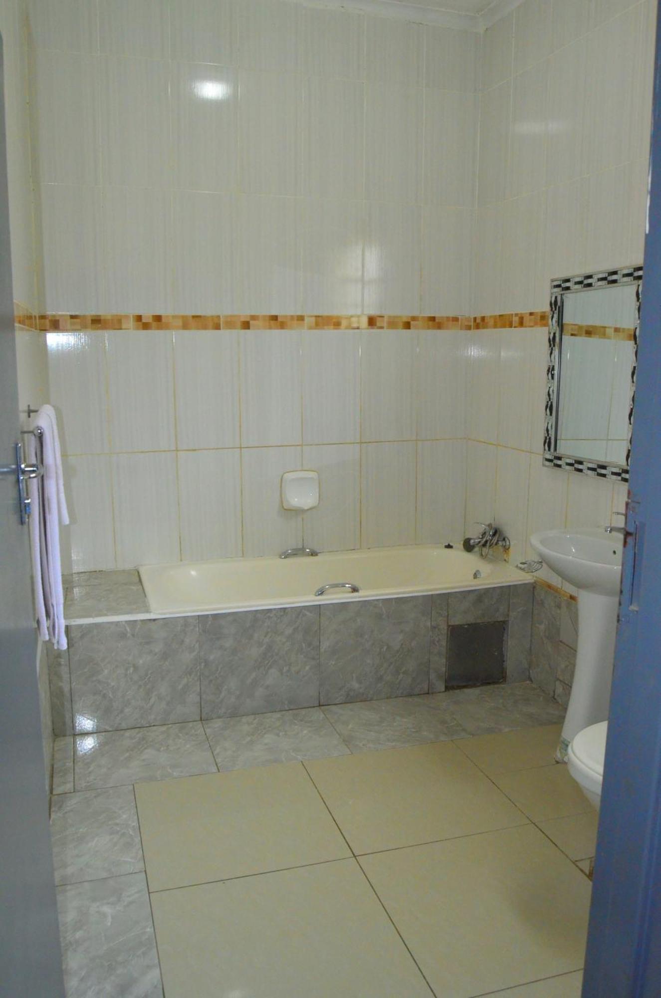 Chobe Kulotu Guest House Kasane Esterno foto