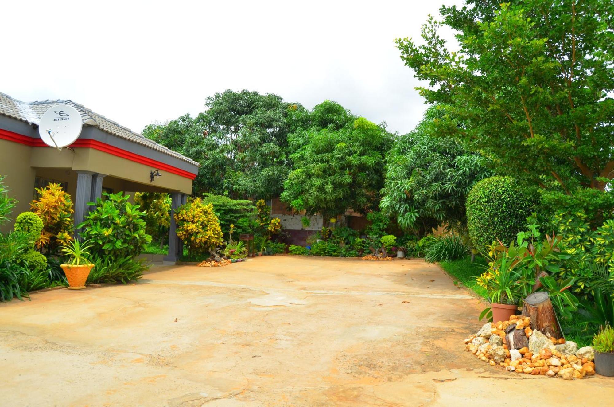 Chobe Kulotu Guest House Kasane Esterno foto