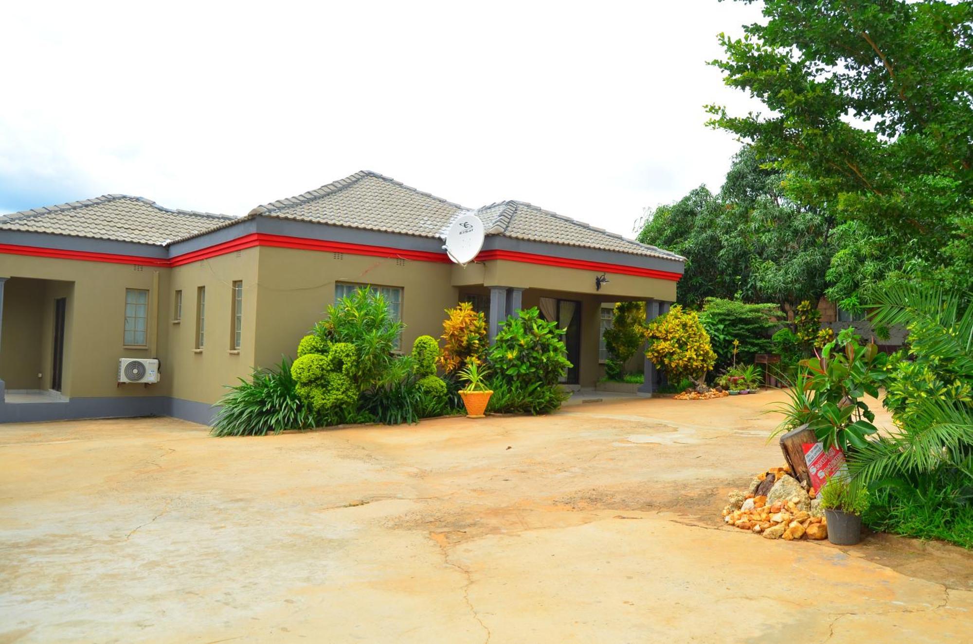 Chobe Kulotu Guest House Kasane Esterno foto