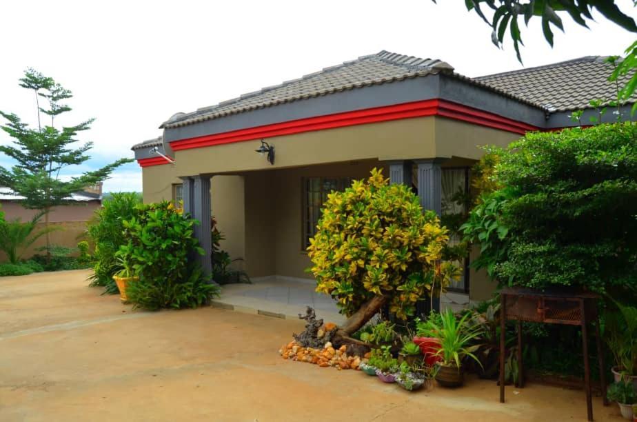 Chobe Kulotu Guest House Kasane Esterno foto
